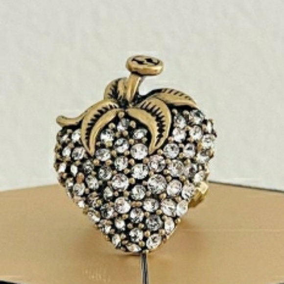 Gucci GG Logo Crystal Strawberry Ring - Picture 2 of 4
